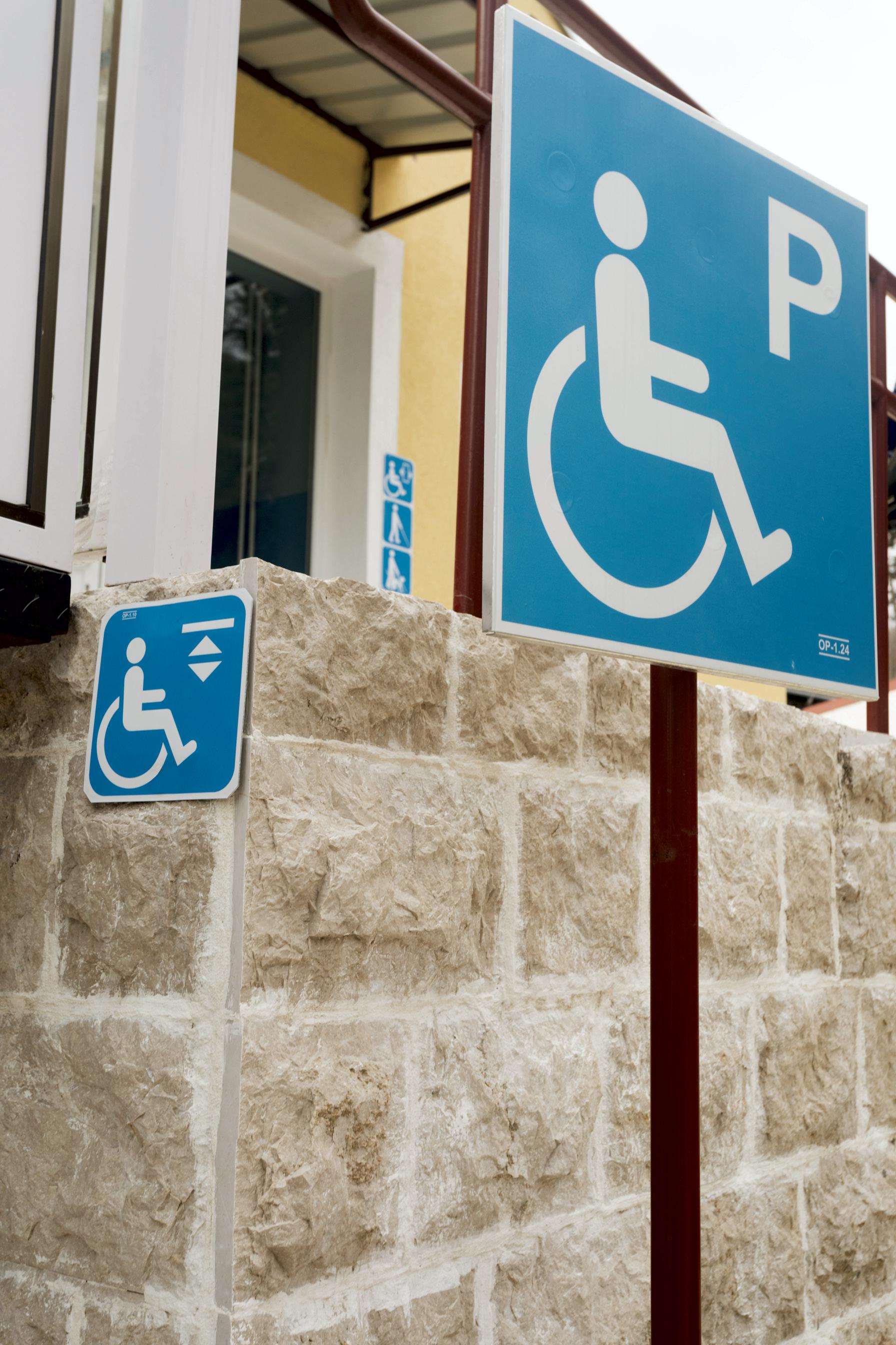 Accessibility signs Alu